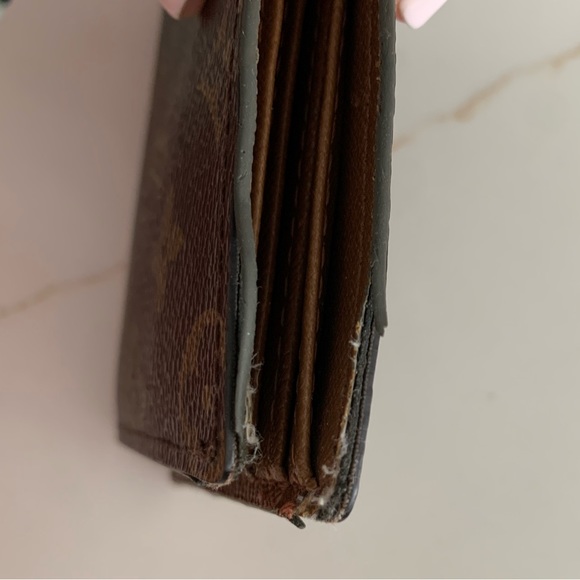 Vintage Louis Vuitton wallet - Picture 3 of 5